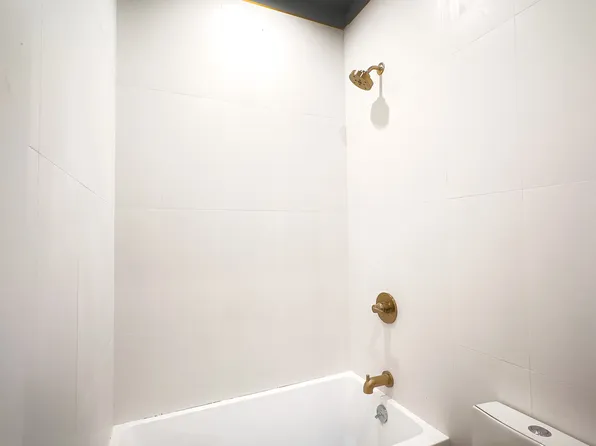 81 Beadel Street 2E image 17 of 17