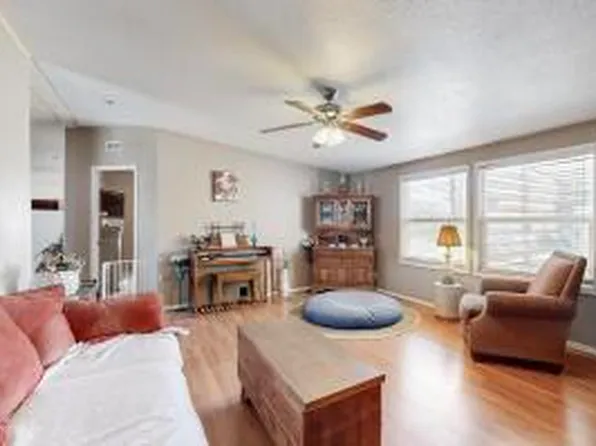 2640 Parklane Dr, Peralta, NM 87068