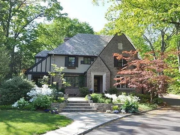 34 Dogwood Dr, Summit, NJ 07901