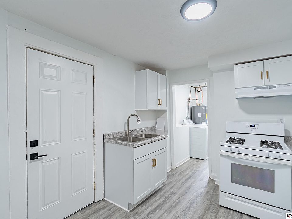 1st image of 2525 Rees St