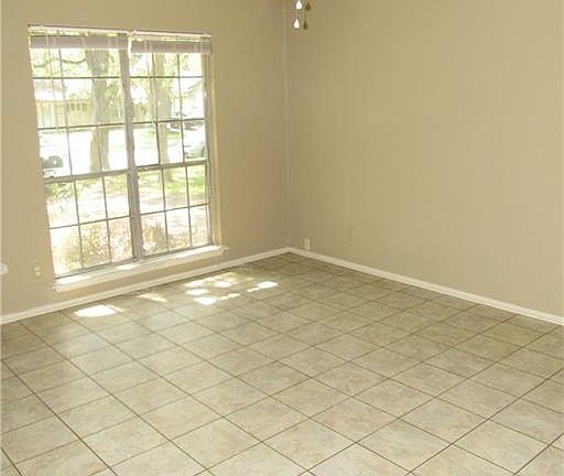 3rd image of 1902 Fair Oaks Dr