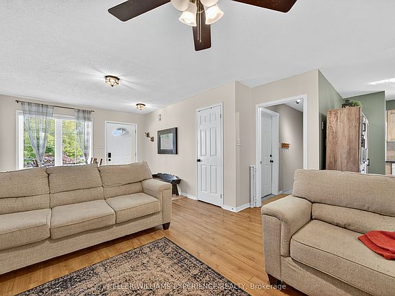 4th image of 16 Larkin Dr