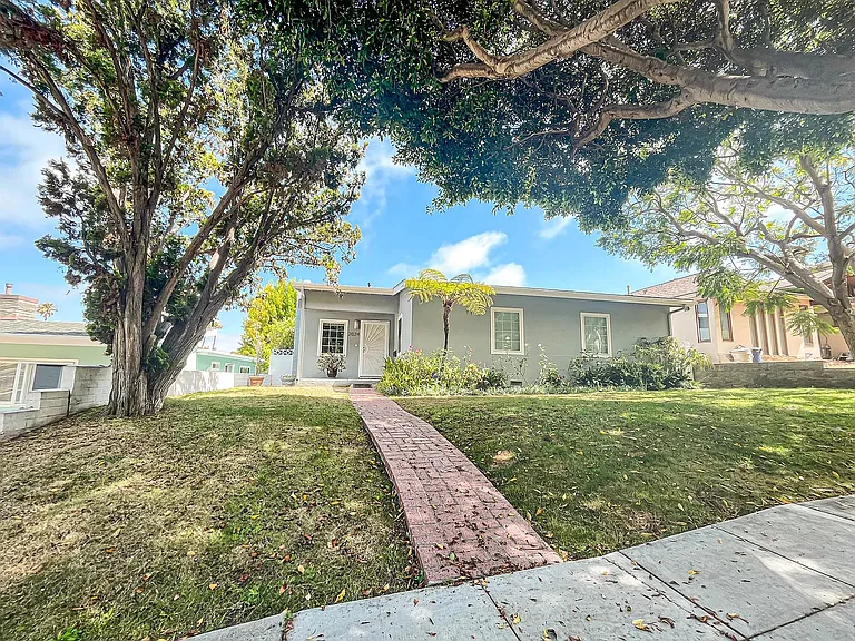 2024 Navy St — Photo 2