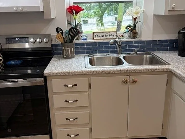 5 High Point Cir W #206 — Photo 4