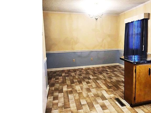 5th image of 133 School St