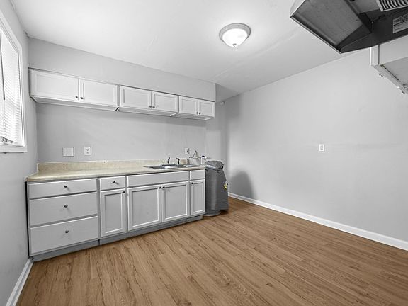 5th image of 1493 Gaither St