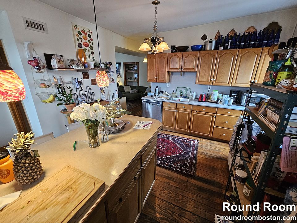 1st image of 346 Faneuil St #342