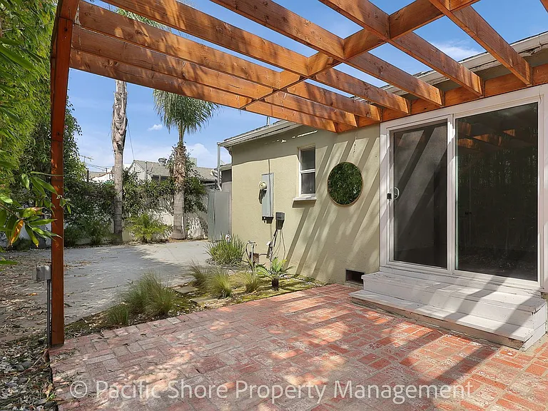 1521 S Curson Ave — Photo 15