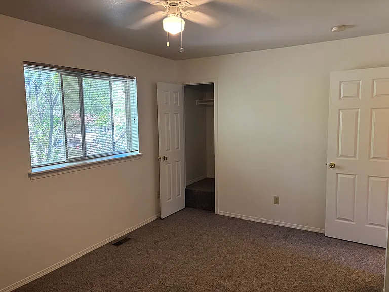 610 S Cedar St — Photo 11