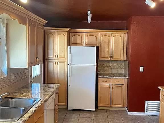 3rd image of 1415 E Via Escuela