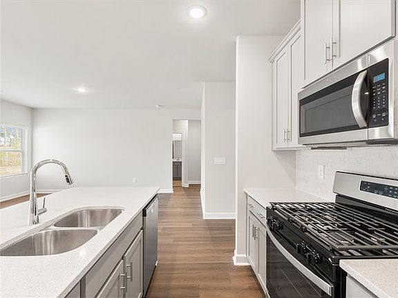 4th image of 1545 Switchback Cir