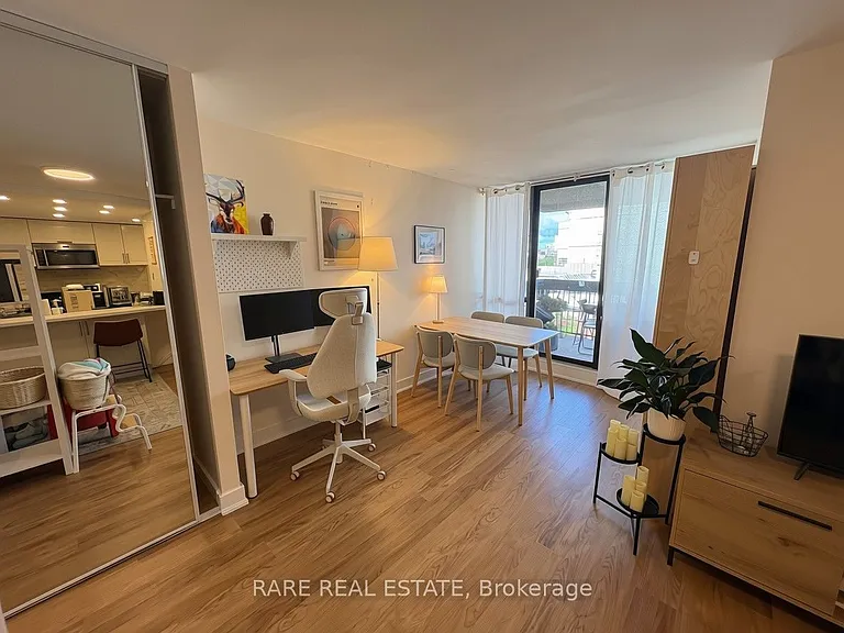 105 McCaul St #704 — Photo 4