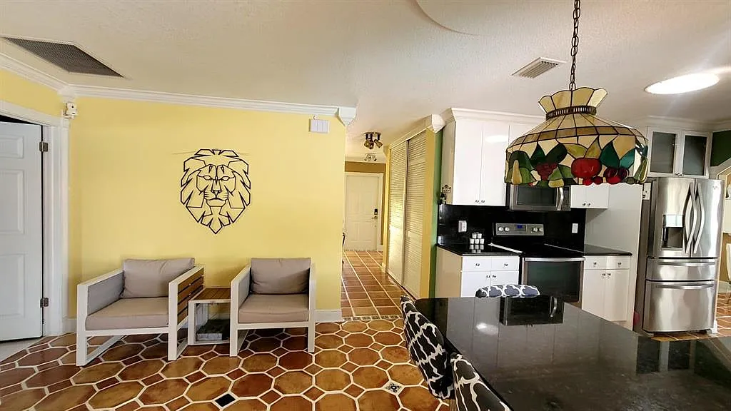 3 bed, 1710 sqft, $6,500 — Photo 3