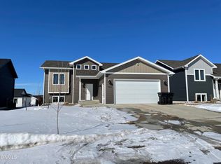 1922 Winter Hawk Trl, Watford City, ND 58854