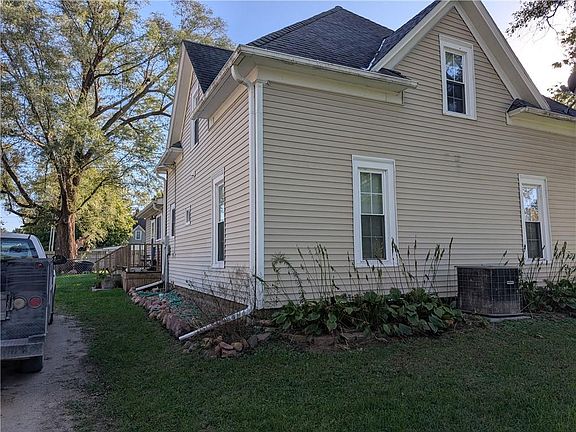 3rd image of 621 N Smith St