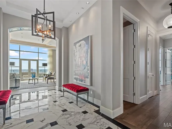 8025 Maryland Ave Unit 17C, Saint Louis, MO 63105