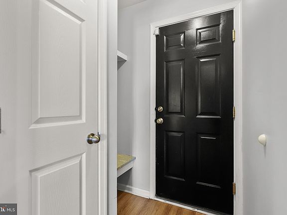 3rd image of 605 English Ivy Way