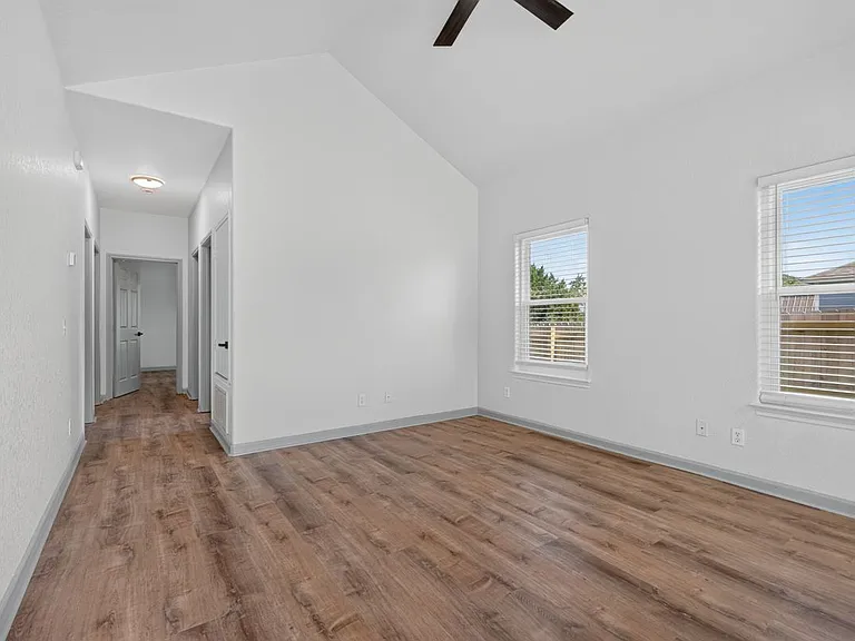 112 Remington Rd — Photo 15