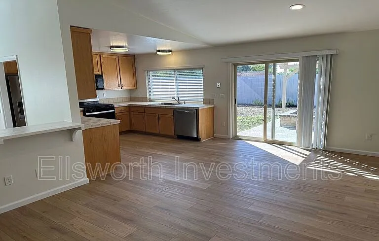 9914 Bourbon Ct — Photo 3