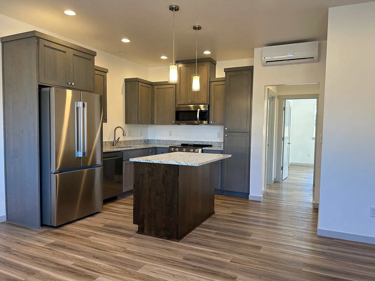 2 bed, 780 sqft, $1,575 — Photo 2