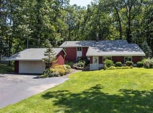 31 Van Winkle Dr, Rensselaer, NY 12144