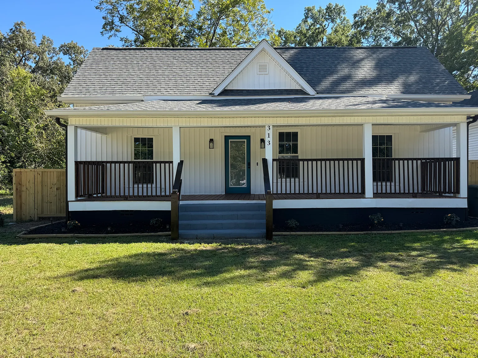 3 bed, 1443 sqft, $1,550 — Photo 1