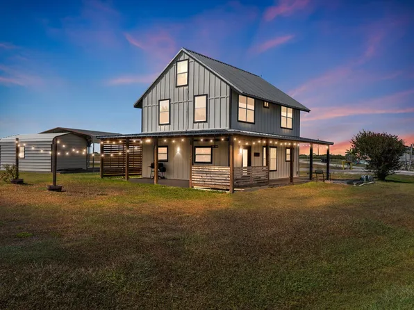 2749 W Bayshore Dr, Palacios, TX 77465