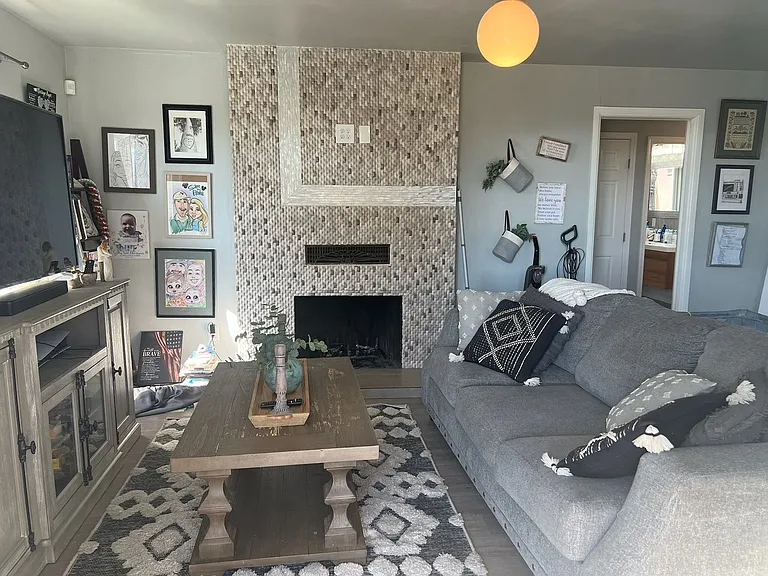 947 Hanover St — Photo 3