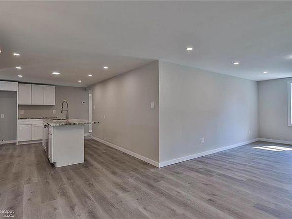 5th image of 1139 Lichtenwalner Ave