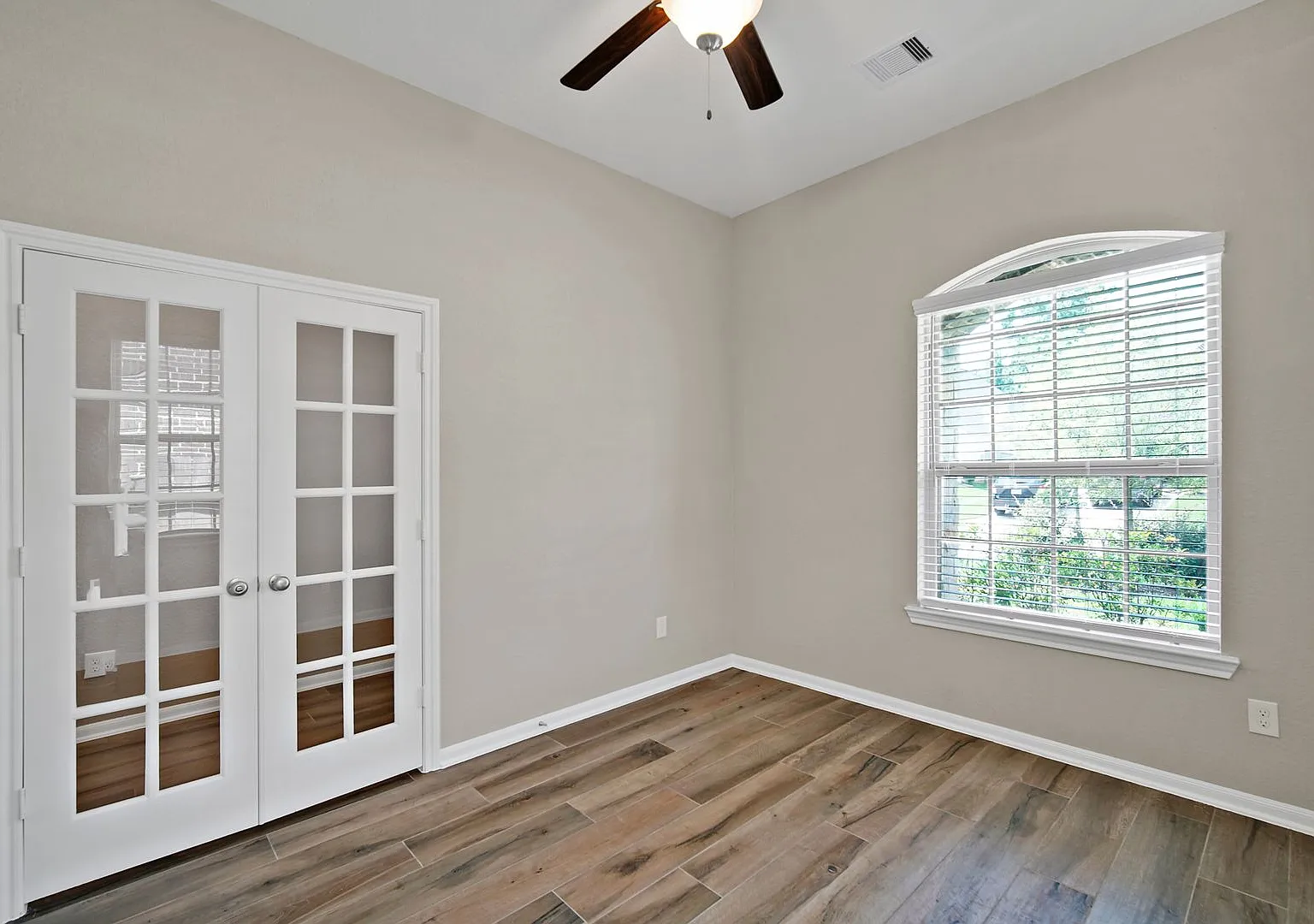 Beautiful home in Woodforest — Photo 4