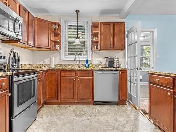 2nd image of 1001 Arnold St