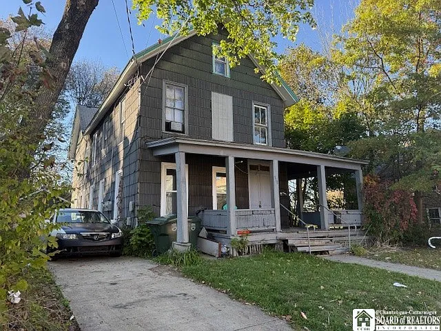 310 Forest Ave photo 1