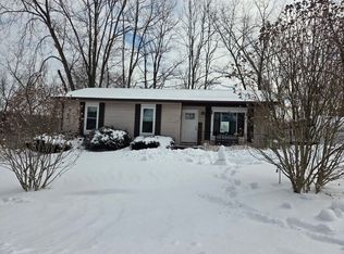 16 Evergreen Dr, Holyoke, MA 01040
