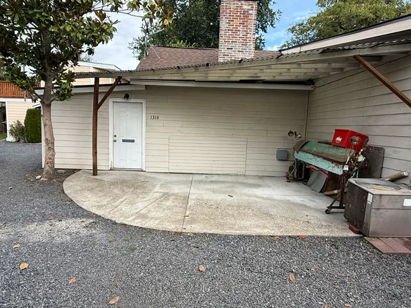 131 NE Florist Ln #B, Hillsboro, OR 97124