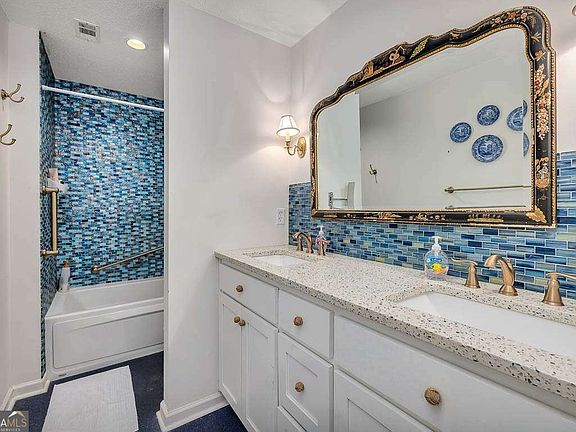 3rd image of 548 Oglethorpe Ave #11