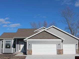 105 Onyx Ct, Mankato, MN 56001