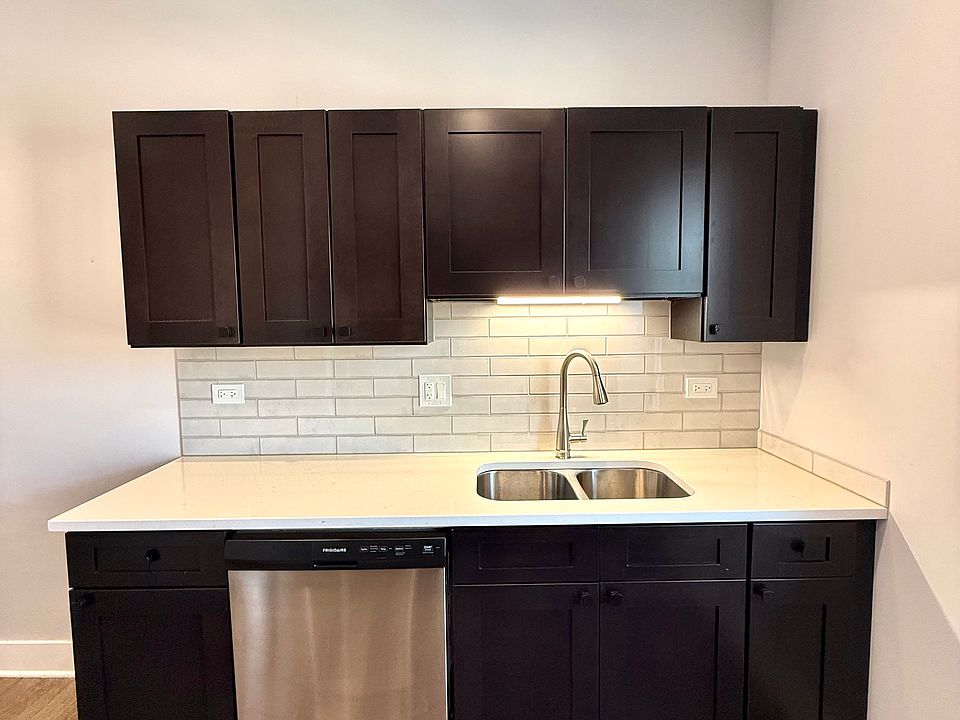 1st image of 3350 W Montrose Ave #3F