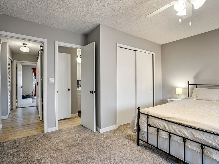 424 W Rockrimmon Blvd — Photo 23