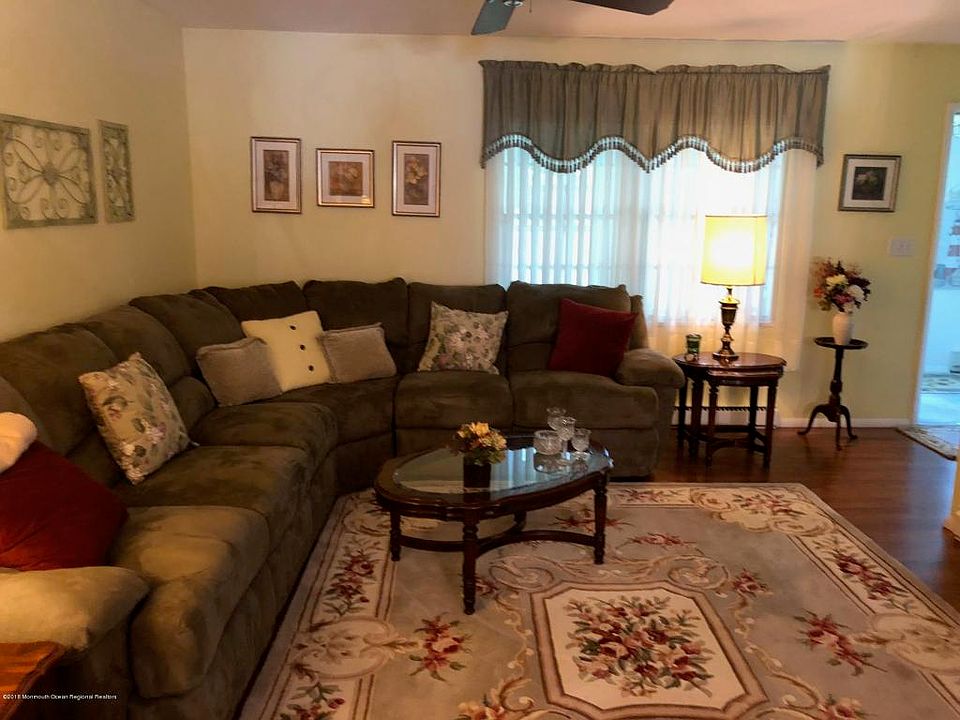 1st image of 121D Edinburgh Ln #100D