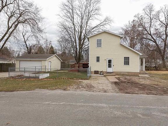 3rd image of 54449 Maple Lane Ave