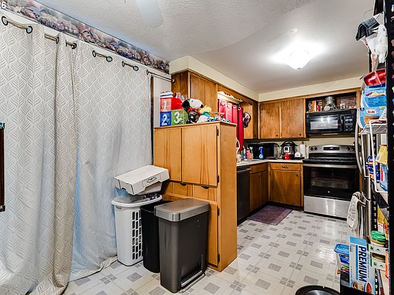 5th image of 930 25th Pl