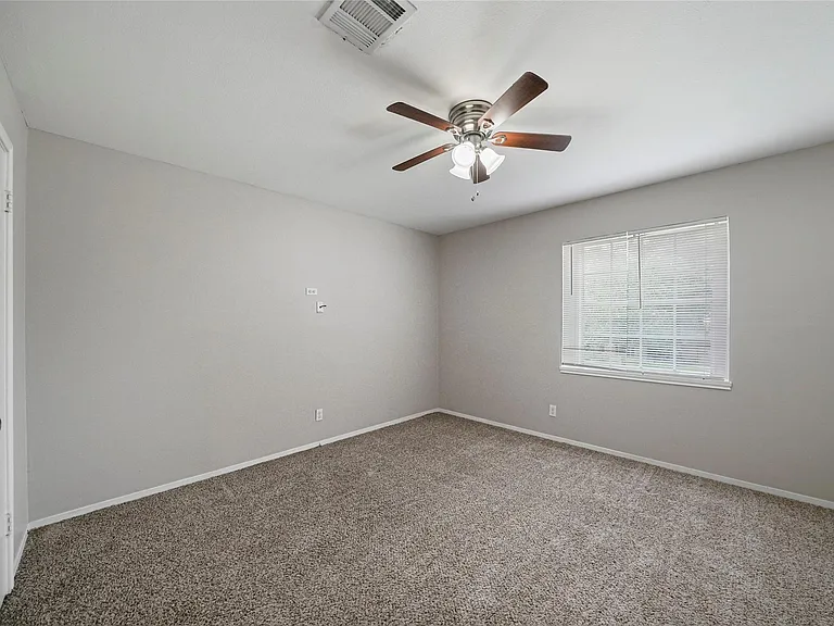 643 Ames St — Photo 28