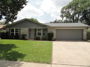 3113 Whisper Wood Ln, Bedford, TX 76021