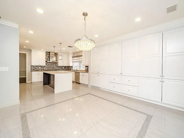 4330 Bel Aire Dr — Photo 15
