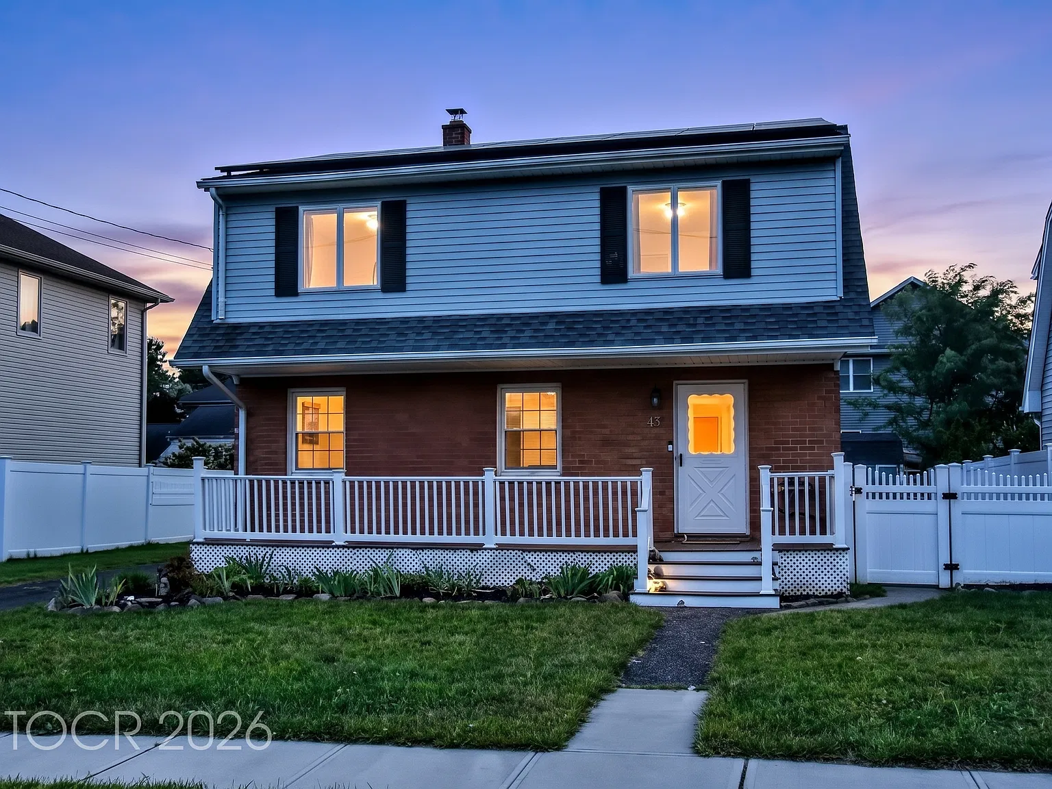 4 bed, $5,000 — Photo 1
