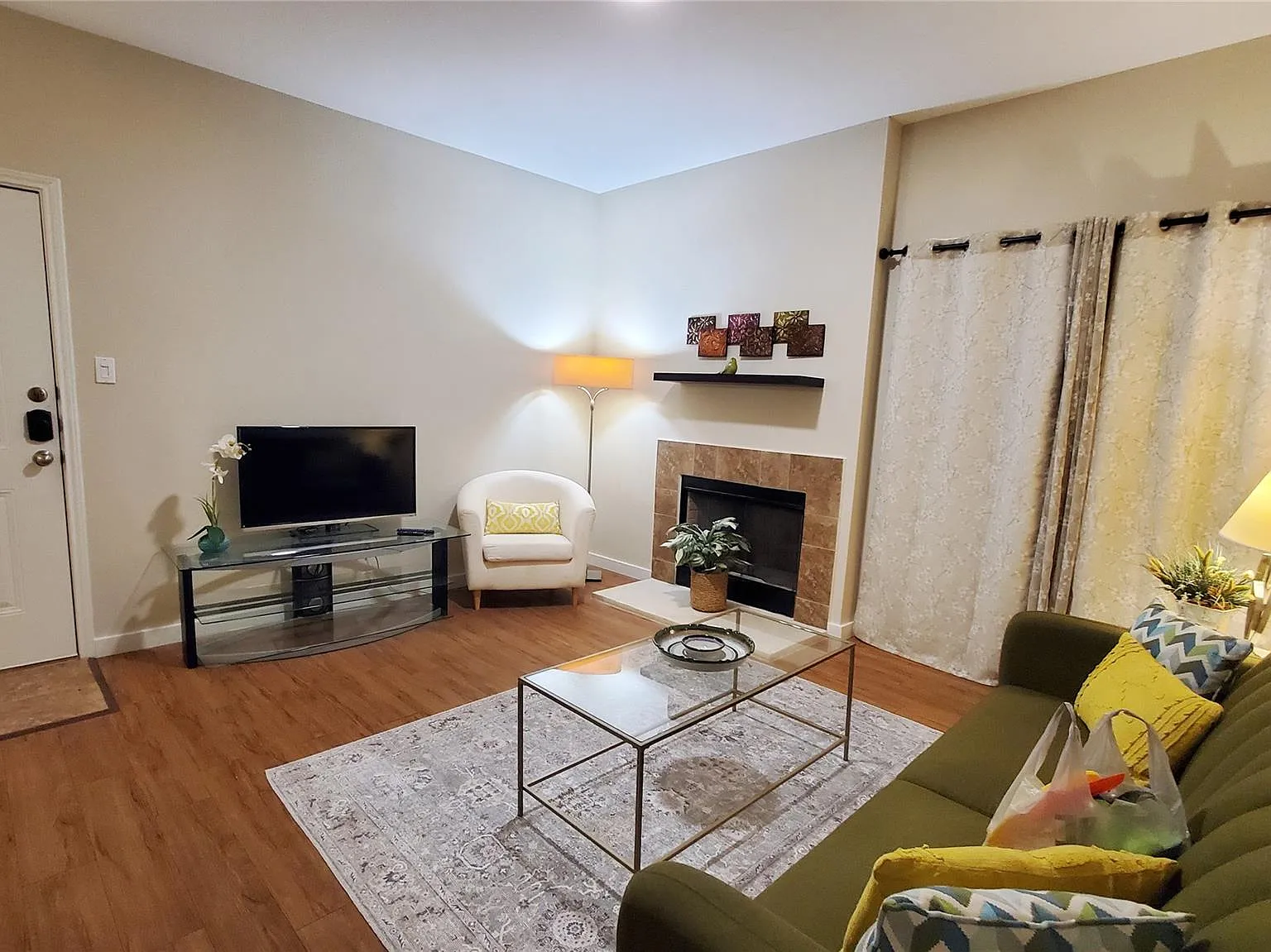 1 bed, 1.0 bath, 657 sqft, $1,100 — Photo 3
