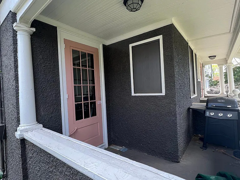 1698 Whitney Ave — Photo 12