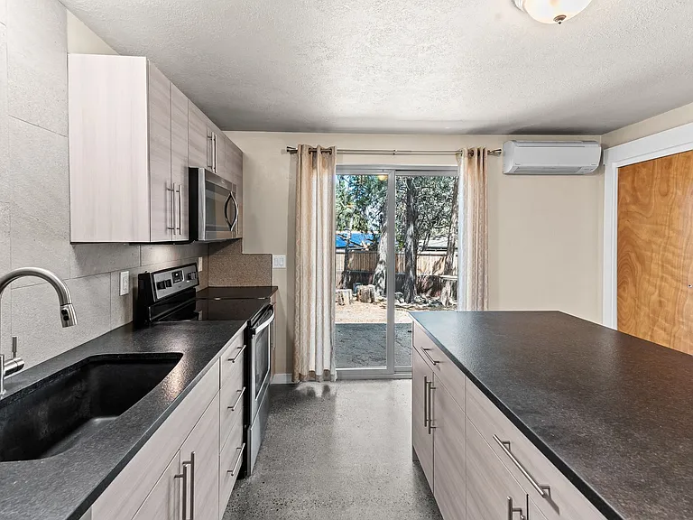 2150 Hill St #1 — Photo 10