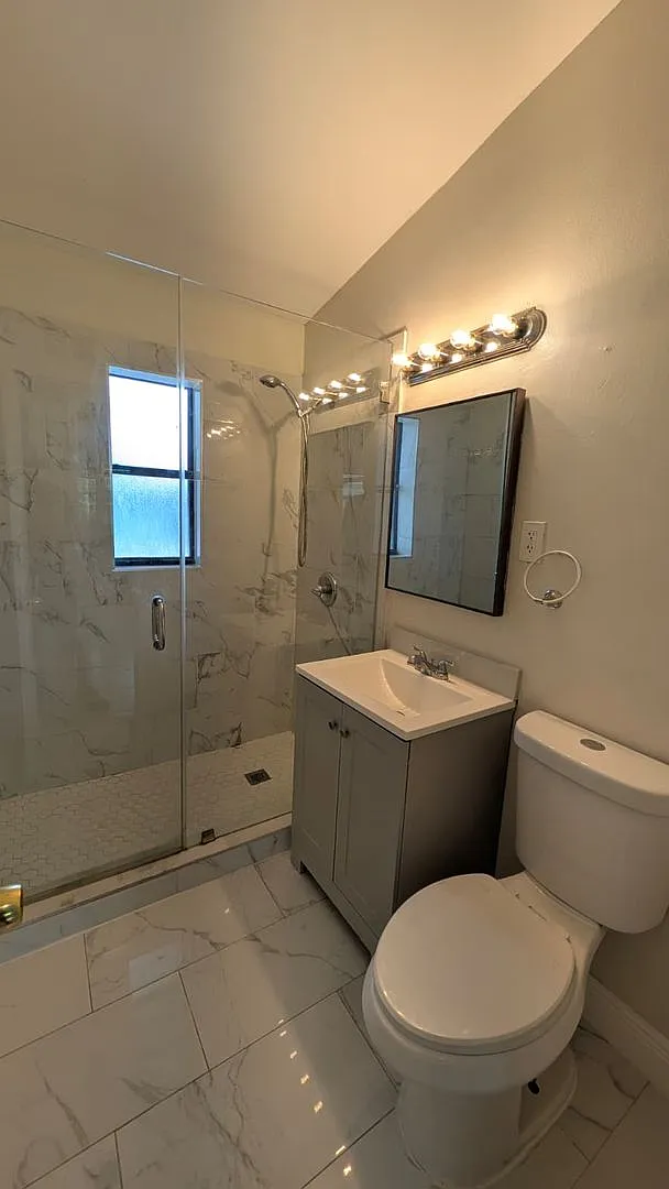 1553 NW 15th Avenue - 1553 NW 15th Avenue — Photo 4