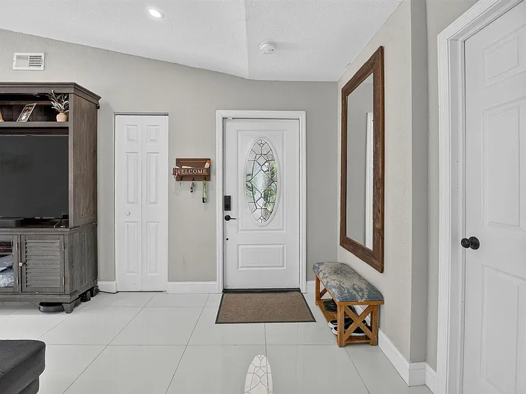 8131 NW 44th Ct — Photo 5